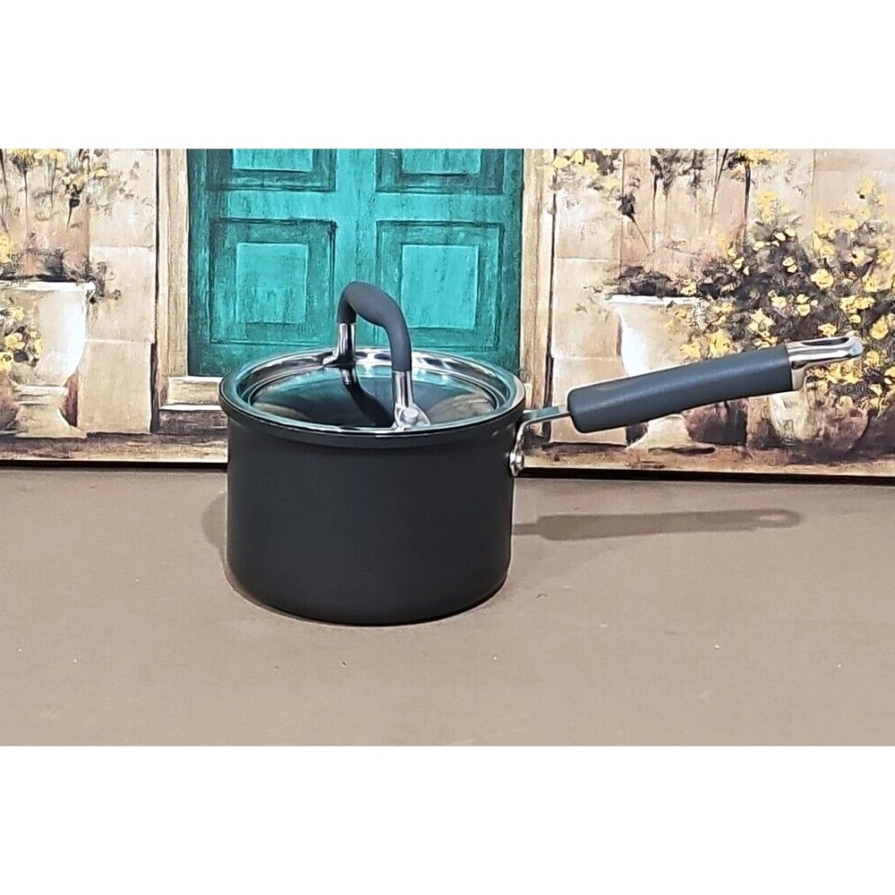 Pampered Chef 1 1/2qt Non-Stick Saucepan w/Lid Pot Hard Anodized Professional